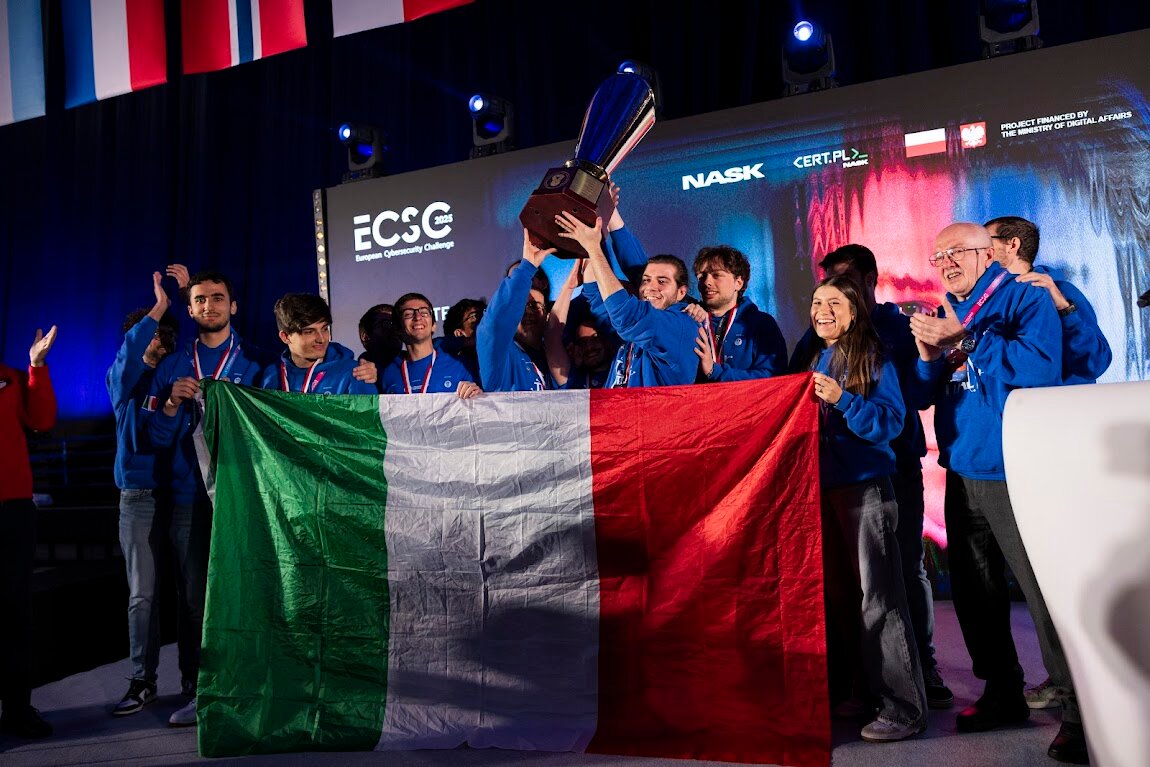 Team Italy celebrating victory